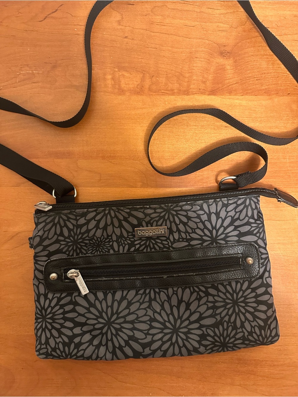 Baggallini Gray Floral Pattern Crossbody Bag